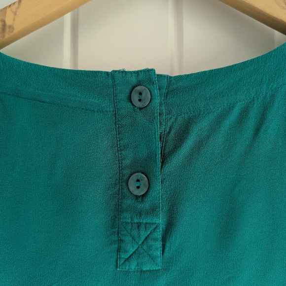 100% silk green short sleeve blouse for work, size M - Picture 11 of 12